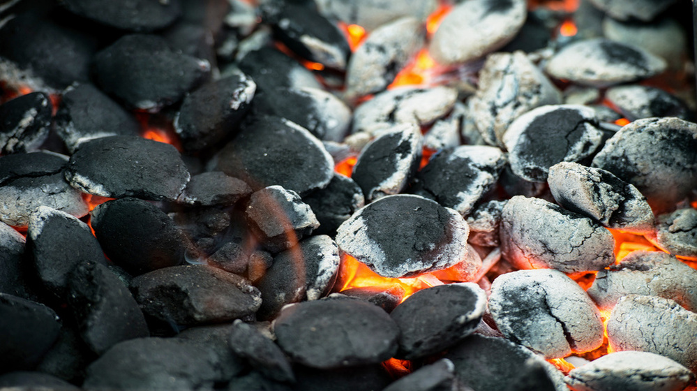 Grillen mit Holzkohle