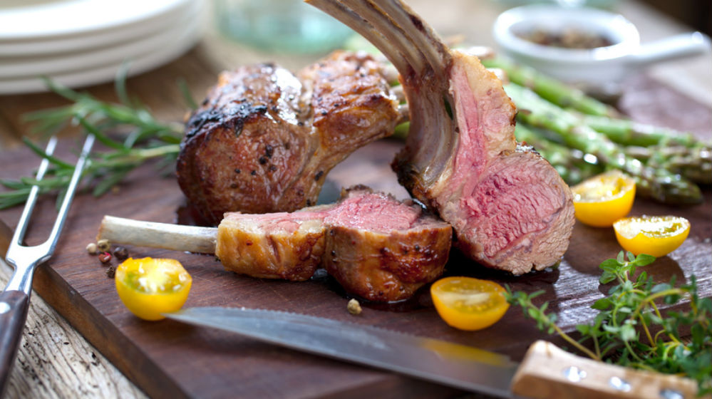 Das perfekte Osterfest! Lamm grillen - Das Osterlamm vom Grill | Glut ...
